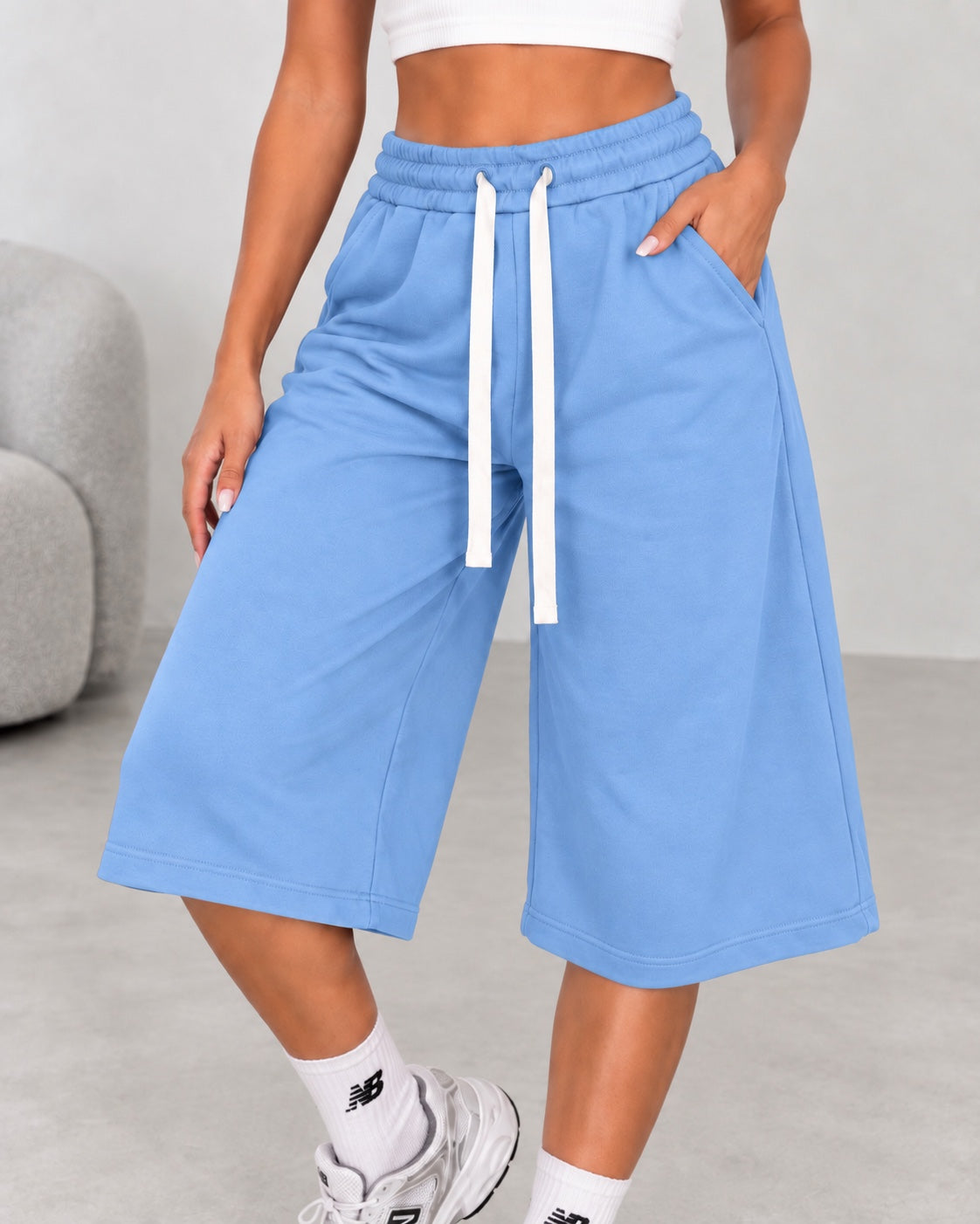 Bermuda Robyn azzurro, modello ampio con coulisse bianca