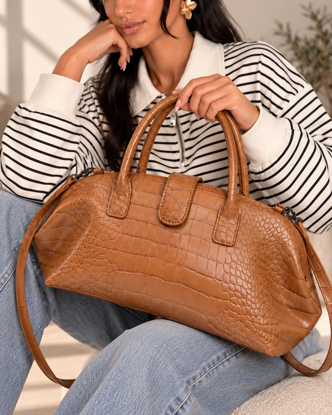 Borsa Leda effetto cocco cuoio indossata - Hola SBM