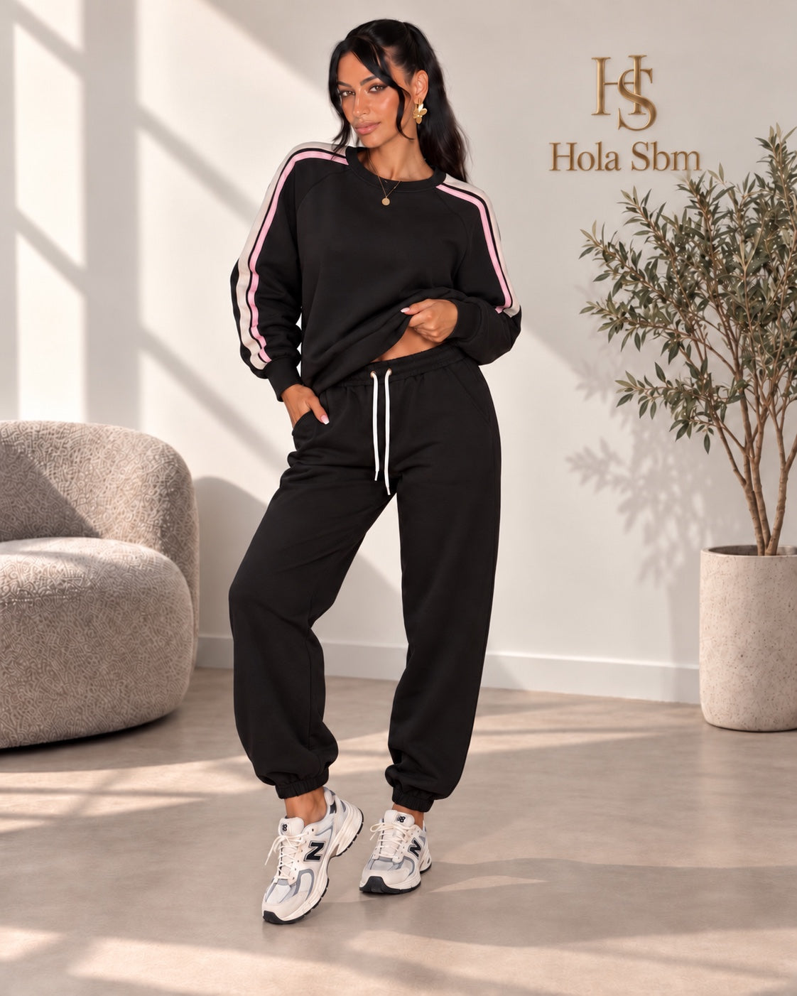 Coordset Kalyro nero con righe rosa indossato
